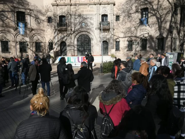 Despiden a “Marciano” Cantero en el edificio de la Cultura, en la ciudad de Mendoza Despiden a “Marciano” Cantero en el edificio de la Cultura, en la ciudad de Mendoza