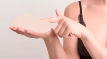 Alertan sobre implantes mamarios que podrían estar vinculados a un tipo de cáncer poco común
