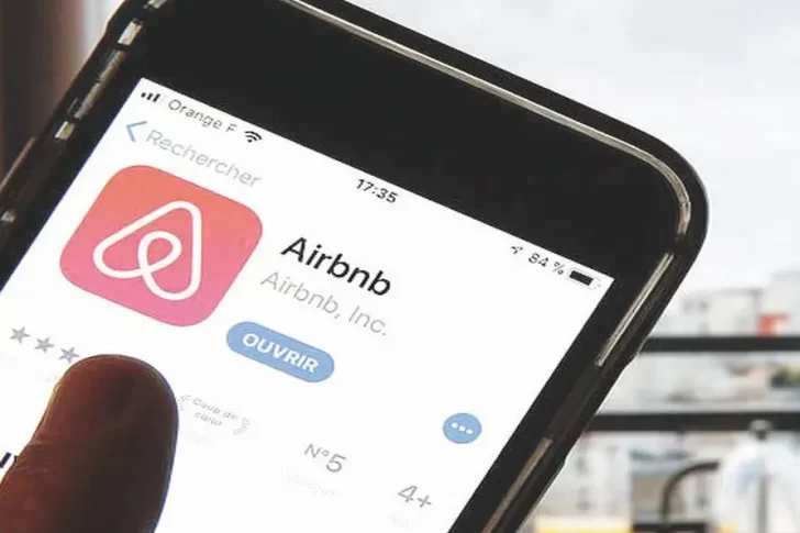 Airbnb ya no opera en pesos en Argentina, los cobros ahora son en dólares
