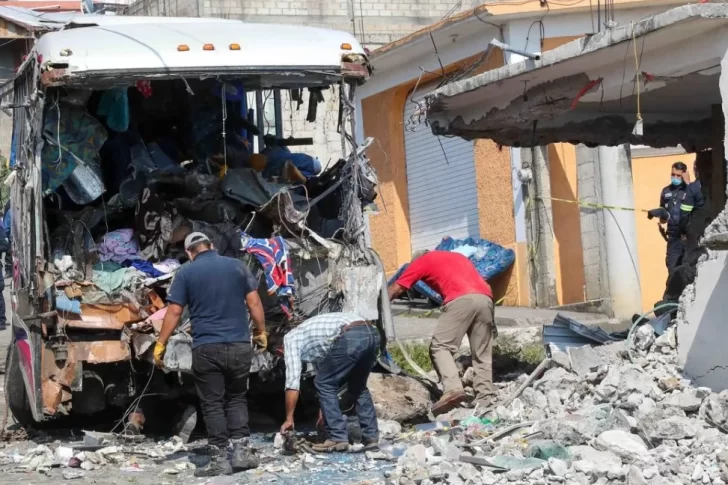 Al menos 19 peregrinos murieron al chocar el ómnibus en el que viajaban en México