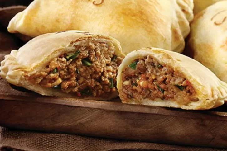 Compró sólo 4 empanadas para comer al paso y quedó indignado al ver el ticket