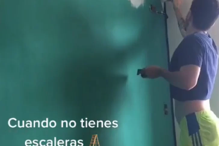 El ingenioso método de un hombre para pintar sin escalera