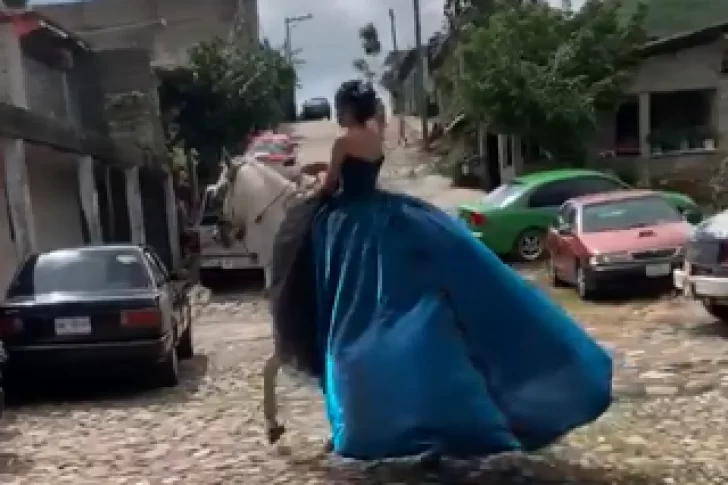 Una quinceañera fue “secuestrada” por un caballo y el momento se hizo viral