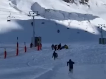 Avalancha en Las Leñas: cinco esquiadores quedaron atrapados Avalancha en Las Leñas: cinco esquiadores quedaron atrapados
