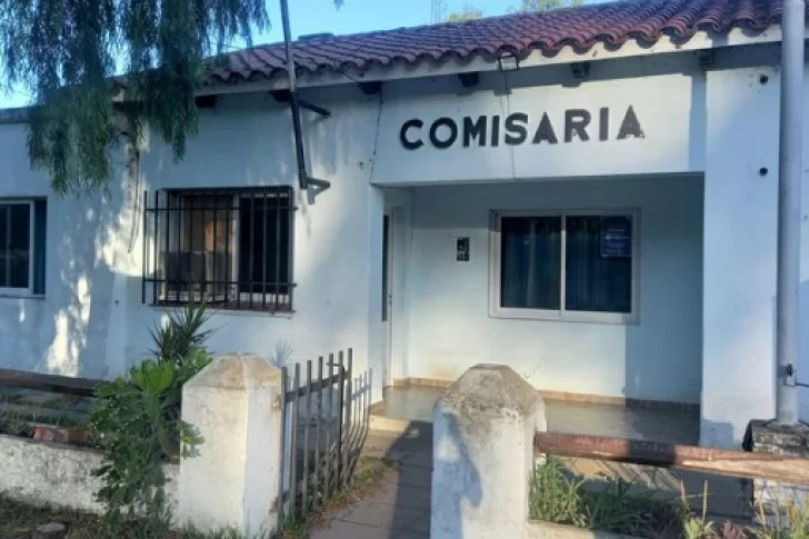 Insólito robo en Santa Fe: asaltaron una comisaría y se llevaron un patrullero y armas