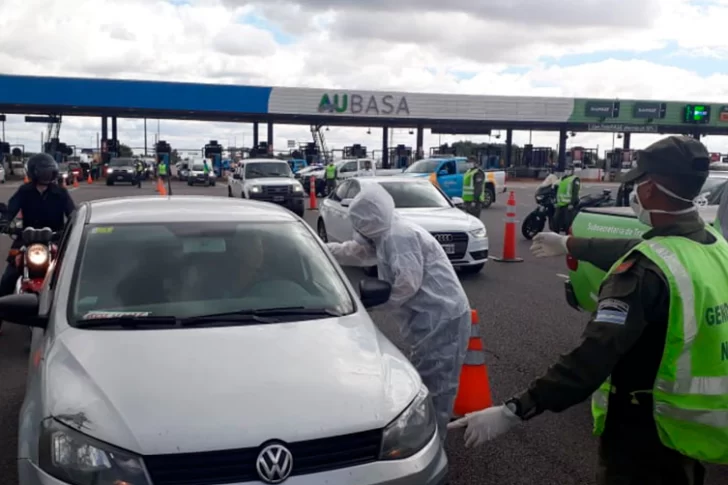 Falsos policías hacían controles viales por el coronavirus para robarles a los conductores