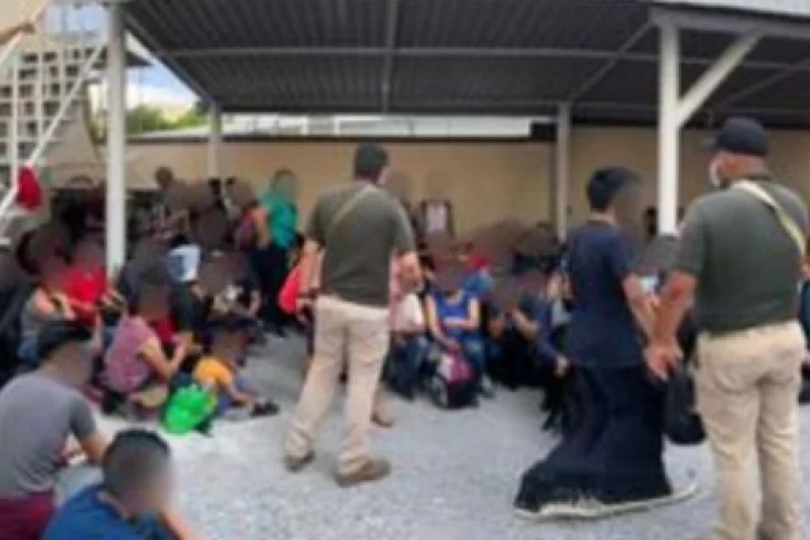 Hallan a más de 300 migrantes en condiciones infrahumanas en una casa