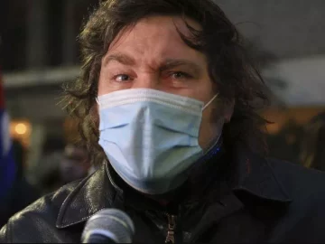 Milei dio positivo en coronavirus antes de viajar a Miami y quedó aislado Milei dio positivo en coronavirus antes de viajar a Miami y quedó aislado