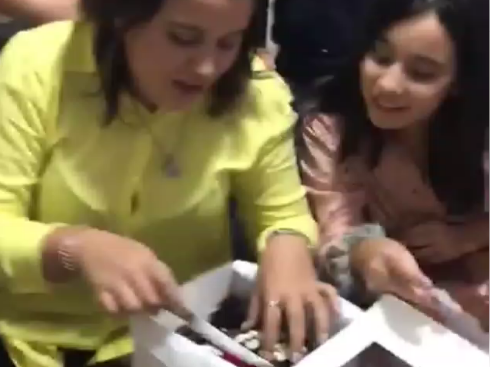 Un sanjuanino sorprendió a su novia con una propuesta escondida en un huevo de Pascua Un sanjuanino sorprendió a su novia con una propuesta escondida en un huevo de Pascua