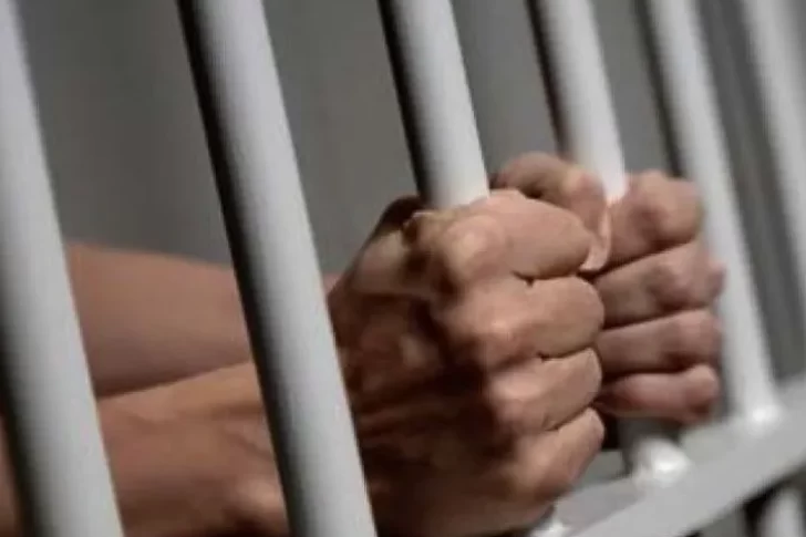 Un agente penitenciario fue denunciado por su expareja por violencia y quedó detenido
