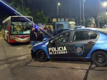 Una policía mató de un tiro a un chico de 15 años que subió a robar a un colectivo Una policía mató de un tiro a un chico de 15 años que subió a robar a un colectivo