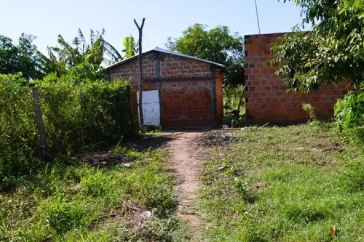 Encontraron a un hombre muerto, semidesnudo y con los genitales mutilados