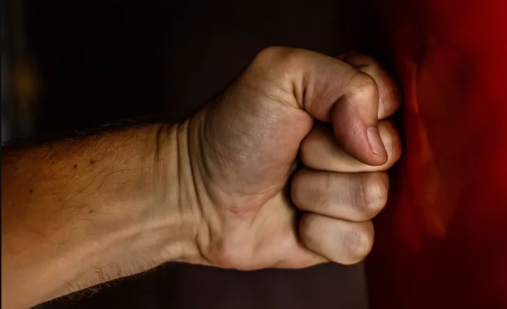 Desesperada pidió auxilio: su ex quería romper puertas y ventanas para entrar a su casa