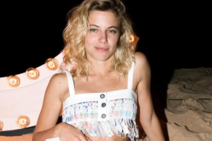 Justina Bustos y un look transparente en la televisión española que se hizo viral