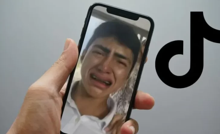 Cómo usar el filtro viral de la cara llorando en TikTok o Instagram Cómo usar el filtro viral de la cara llorando en TikTok o Instagram