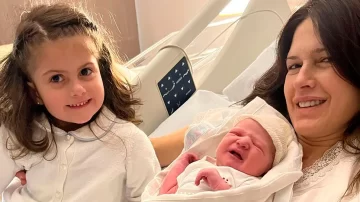 Isabel Macedo mostró la carita de Julia y el encuentro con su hermana Belita Isabel Macedo mostró la carita de Julia y el encuentro con su hermana Belita
