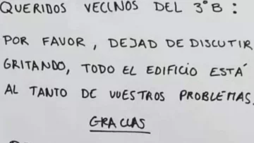 Pegó un cartel en el edificio para quejarse de las peleas de sus vecinos y se pasó con la postdata