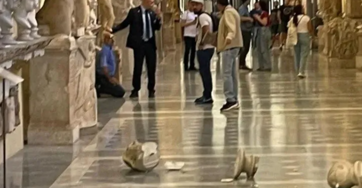 Pidió ver al Papa Francisco, le dijeron que no y rompió obras de arte del Vaticano Pidió ver al Papa Francisco, le dijeron que no y rompió obras de arte del Vaticano