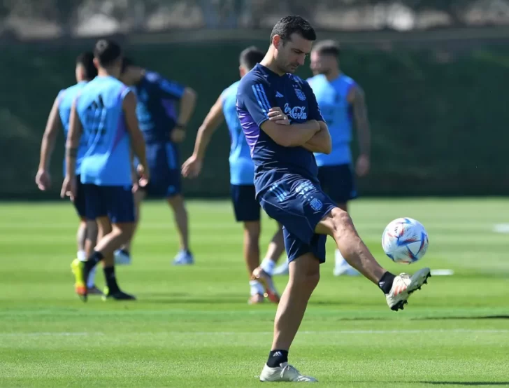 La Selección entrenó analizando cambios y recibe por primera vez a sus familiares La Selección entrenó analizando cambios y recibe por primera vez a sus familiares