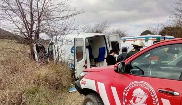 Córdoba: volcó una ambulancia y falleció una paciente Córdoba: volcó una ambulancia y falleció una paciente