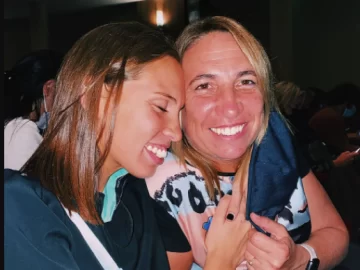 Una vieja carta reveló una infidelidad y el video de una madre cantando con su hija se hizo viral Una vieja carta reveló una infidelidad y el video de una madre cantando con su hija se hizo viral