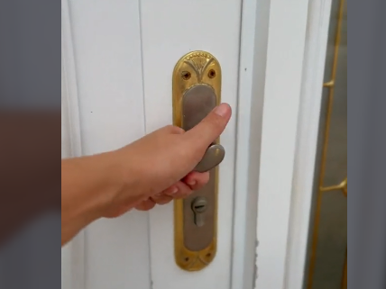 La contrataron para limpiar una casa y lo que encontró la dejó sin respiro La contrataron para limpiar una casa y lo que encontró la dejó sin respiro