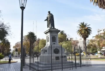 Familiares realizan un homenaje a Sarmiento y a Fray Justo Santa María de Oro