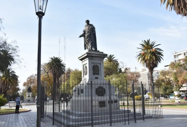 Familiares realizan un homenaje a Sarmiento y a Fray Justo Santa María de Oro