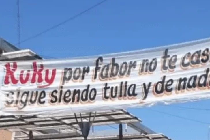 El extraño pasacalles hot que le dejó una persona a su ex pidiéndole que no se case