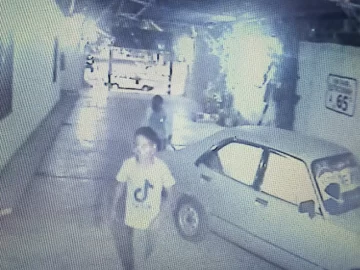 Dos chicos entraron al consorcio en el que vive y le robaron 2 bicicletas de más de $100 mil Dos chicos entraron al consorcio en el que vive y le robaron 2 bicicletas de más de $100 mil