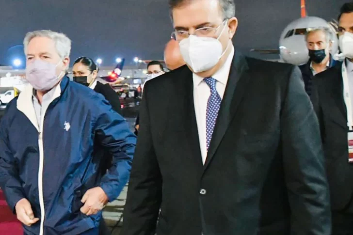 Solá viajó a México como canciller y allí se enteró que lo reemplazará Cafiero