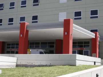 Un hombre se cayó adentro del colectivo y el chofer lo llevó hasta el hospital Un hombre se cayó adentro del colectivo y el chofer lo llevó hasta el hospital