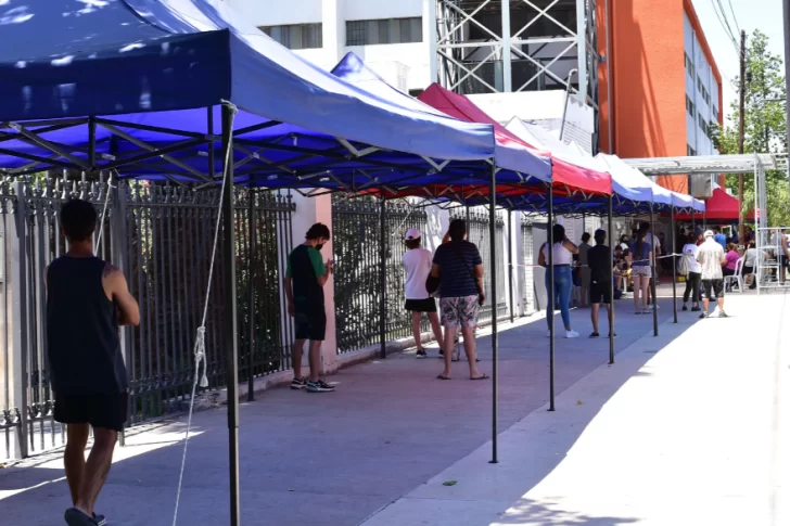 Destinan a más trabajadores de salud a hisopar y un Instituto se queda sin atención vespertina