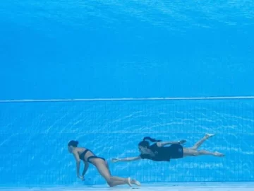 Dramático rescate: una nadadora se desvaneció y casi muere ahogada