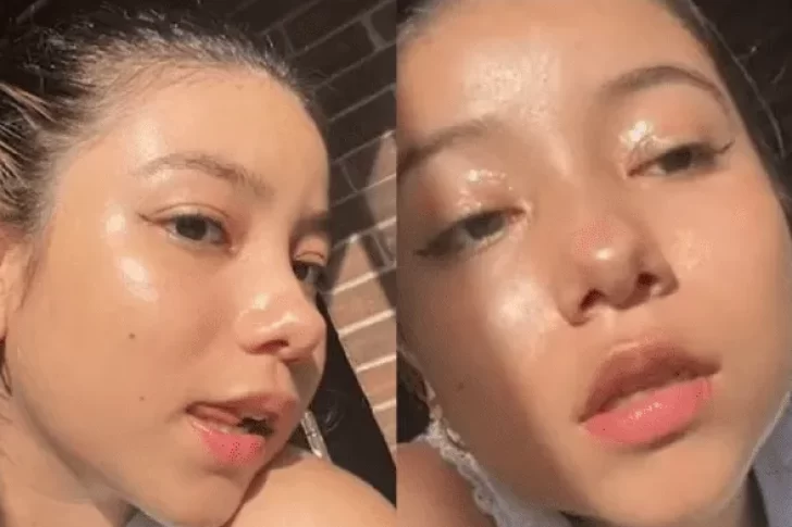 Una joven posaba frente a su teléfono cuando un “espíritu” apareció detrás de ella