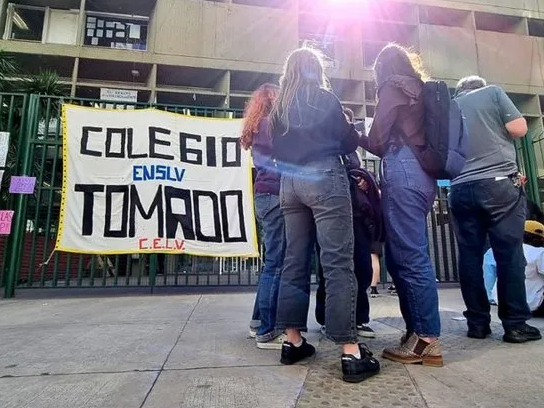 El gobierno porteño denunció a 366 padres por las tomas de colegios y reclama $50 millones El gobierno porteño denunció a 366 padres por las tomas de colegios y reclama $50 millones