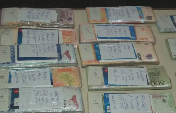 Empleados de la Aduana cobraban planes de Anses y los repartían en Paraguay Empleados de la Aduana cobraban planes de Anses y los repartían en Paraguay