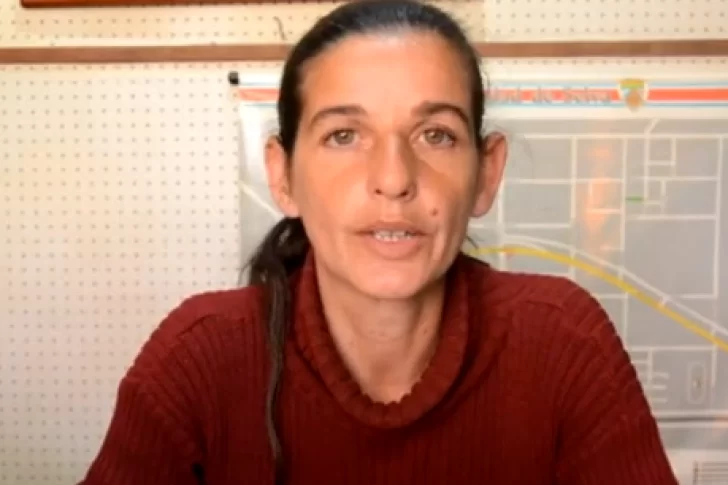 Demoraron a una movilera por bajarse el barbijo durante un vivo