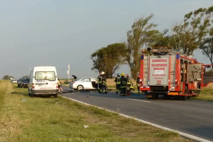 Dos autos mendocinos chocaron de frente en La Pampa y hay al menos 6 muertos