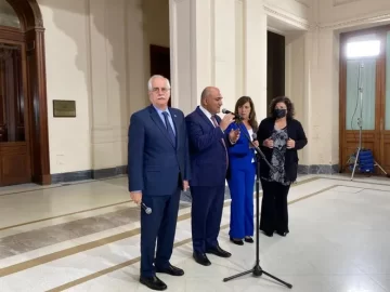 Tras la reunión de Gabinete, Manzur minimizó las internas: “El que define es el Presidente” Tras la reunión de Gabinete, Manzur minimizó las internas: “El que define es el Presidente”