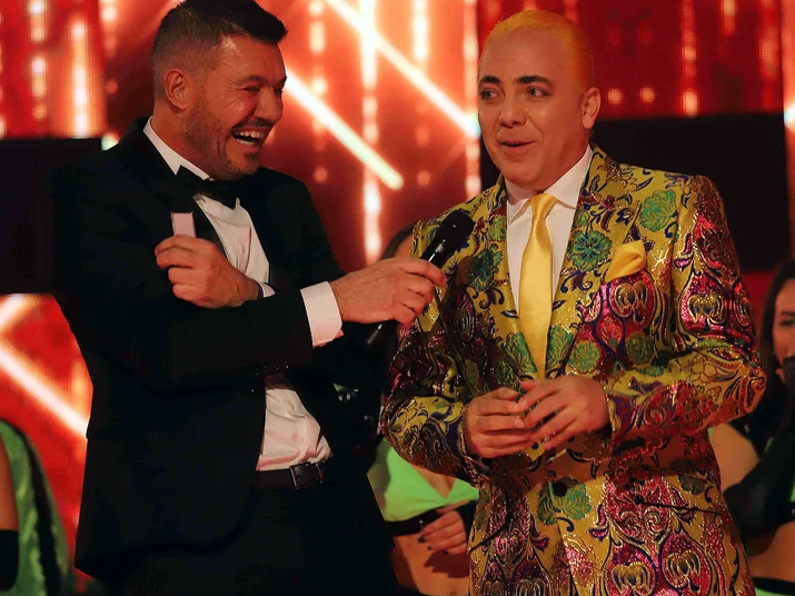 Cristian Castro sorprendió con su extraño look en Canta Conmigo Ahora Cristian Castro sorprendió con su extraño look en Canta Conmigo Ahora