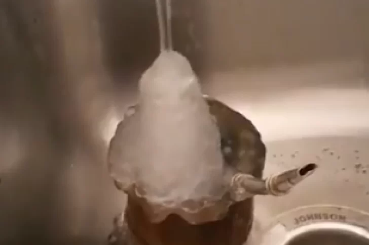 “El agua se congela al golpear el mate”, el llamativo fenómeno que compartió el SMN
