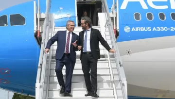 Fernández viajó a Colombia para asistir a la asunción de Gustavo Petro Fernández viajó a Colombia para asistir a la asunción de Gustavo Petro