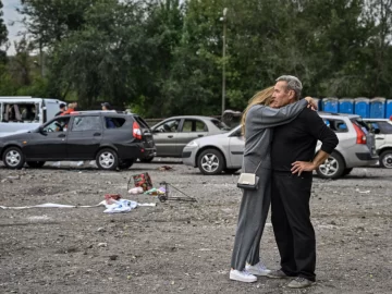 Otro ataque a una caravana de autos en el noroeste de Ucrania dejó 20 civiles muertos Otro ataque a una caravana de autos en el noroeste de Ucrania dejó 20 civiles muertos