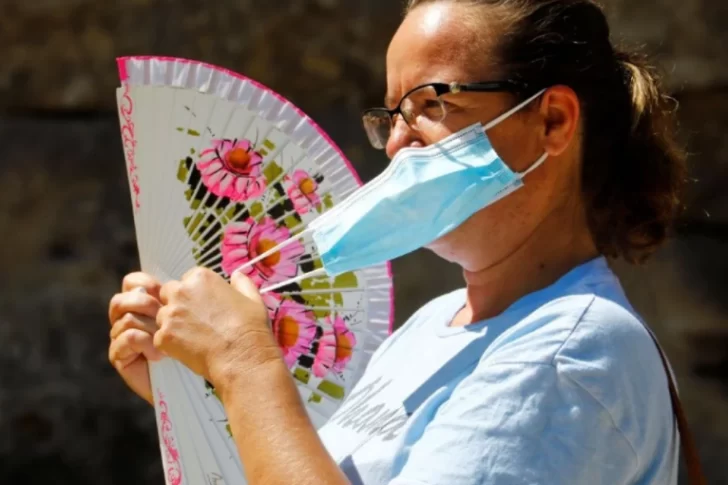 Tapabocas y golpe de calor: cómo cuidarse este verano