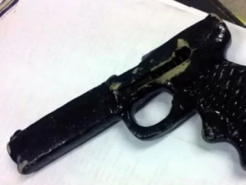 Armado, robó hasta cuadernillos de la facultad de una casa de Rivadavia Armado, robó hasta cuadernillos de la facultad de una casa de Rivadavia