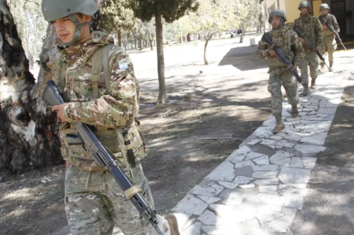 Piden a la población tener cuidado por una práctica de tiro del RIM 22