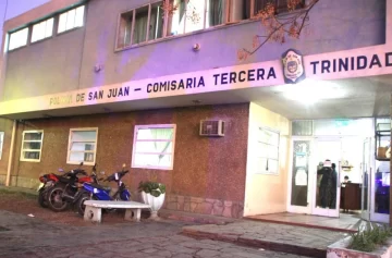 Se metió en contramano por Santa Fe en su auto y chocó con una camioneta Se metió en contramano por Santa Fe en su auto y chocó con una camioneta