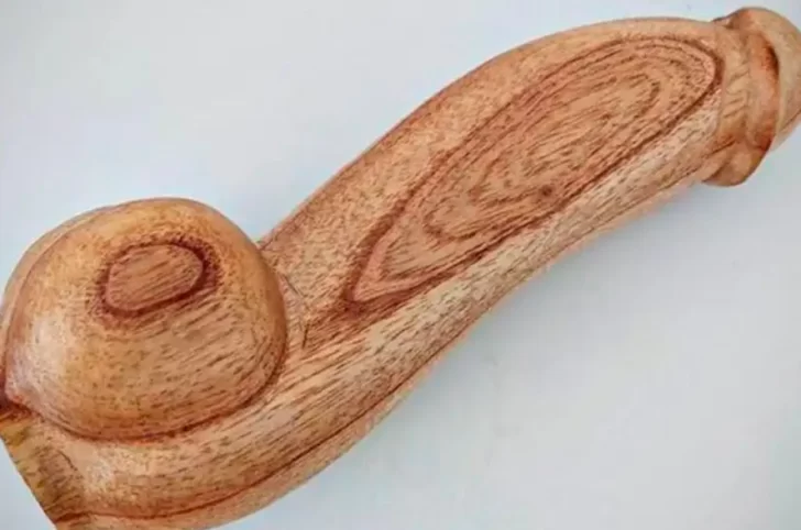 El Ministerio de Salud compró miles de penes de madera y dio explicaciones