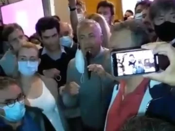 La penosa reacción de Cornejo con trabajadores de la vid: “Callate y escuchá” La penosa reacción de Cornejo con trabajadores de la vid: “Callate y escuchá”